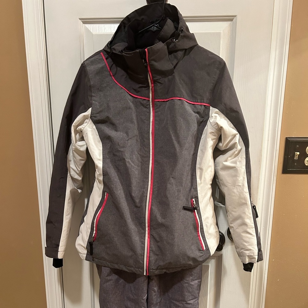 Ski jacket and pants set